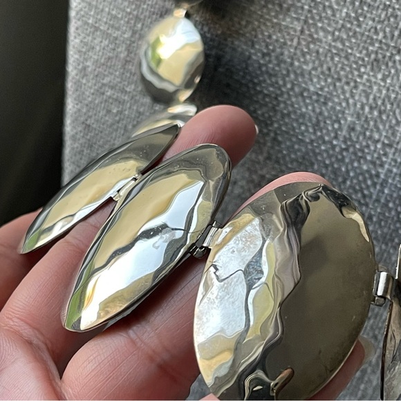 Vintage | Brutalist Hammered Wide Panel Link Graduated Metal Oval 18" Necklace - Picture 3 of 16